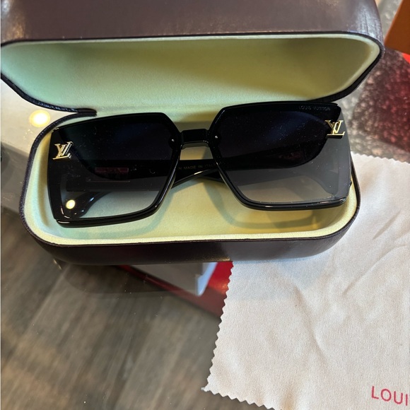 Louis Vuitton Black and Gold Square Sunglasses - Picture 5 of 6